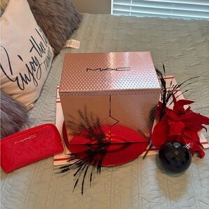 Just sharing MAC 2025 Holiday Advent Calendar Gift Set🖤